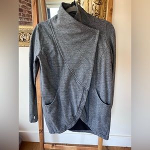 Lululemon jacket size 6, button clasp
